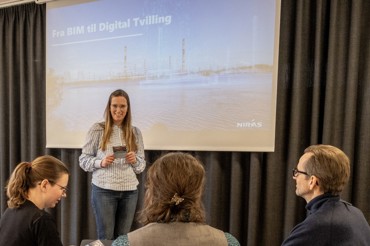 Sara Bugge Ploug, markeds- og ekspertisechef i NIRAS, afholder workshop.