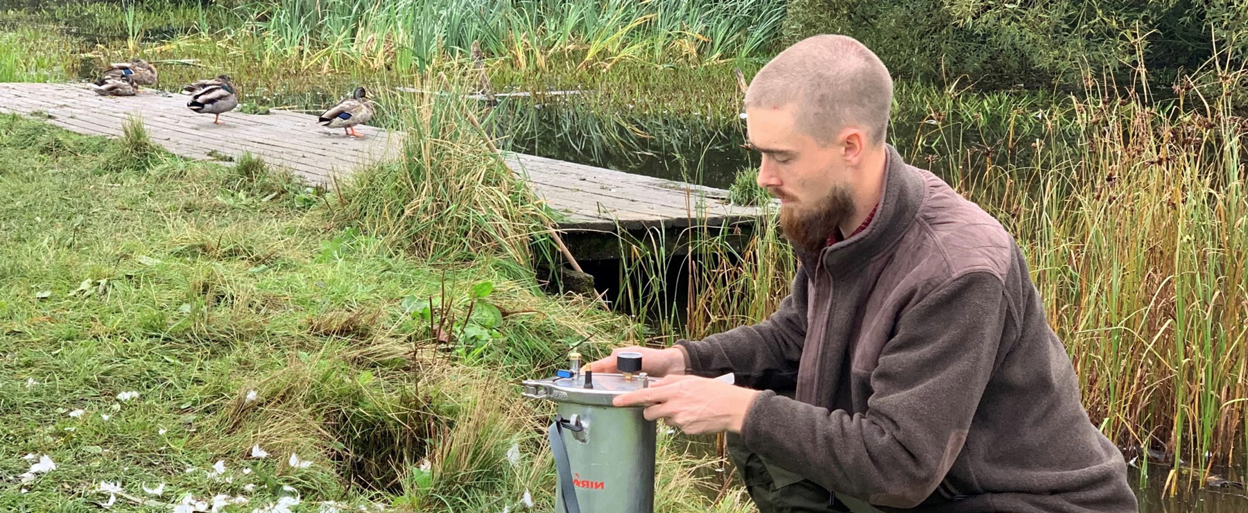 Med eDNA (environmental DNA eller miljø-DNA) kortlægger vi biodiversitet.