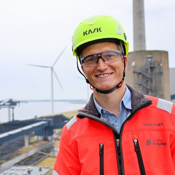 Toke Kjær Christensen har påbegyndt en spændende erhvervs-ph.d. med fokus på fjernvarme, PtX og sektorkobling.